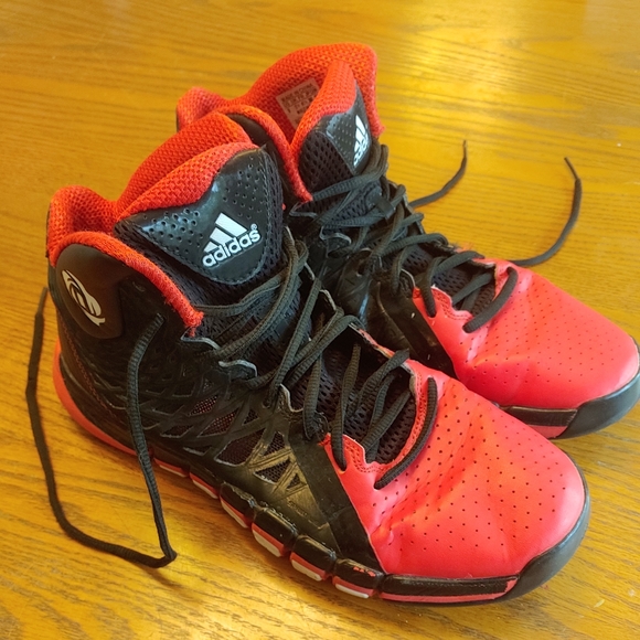 Adidas D basketball shoes - Picture 2 of 12